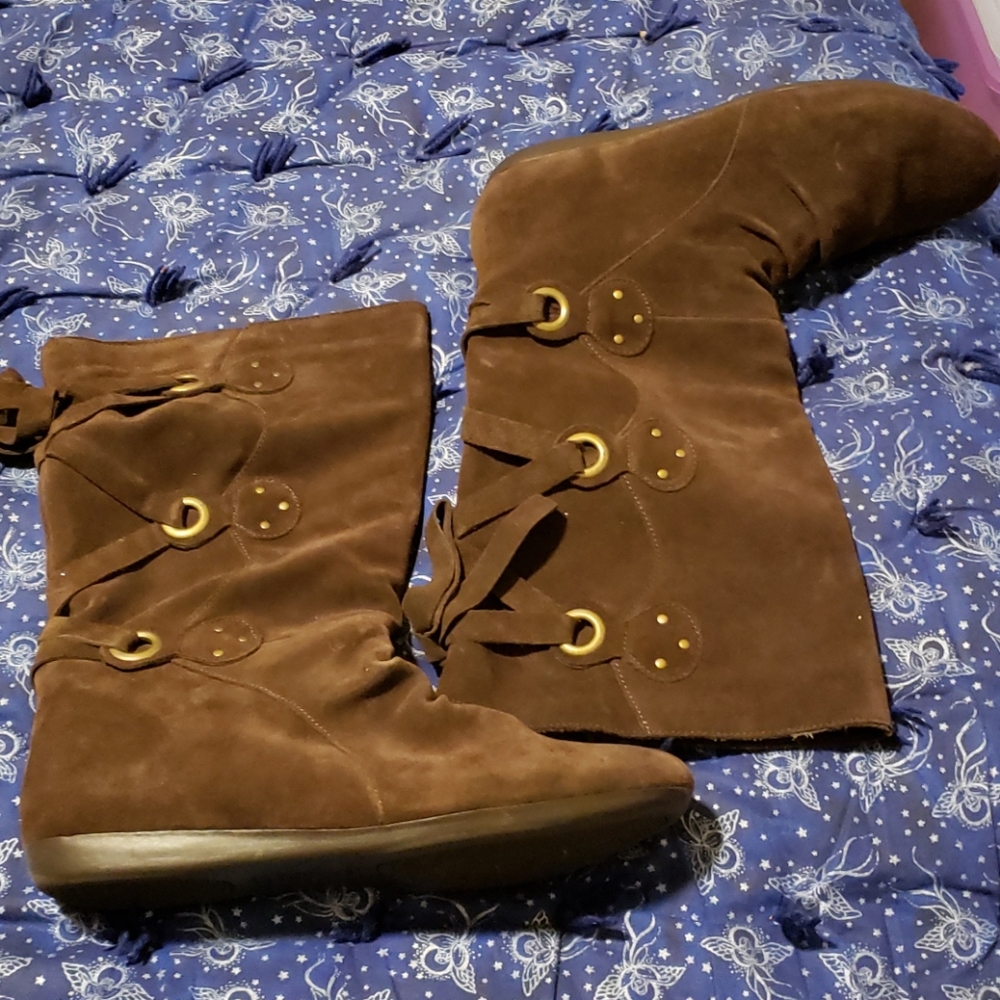 White Mountain Feather brown suede boots